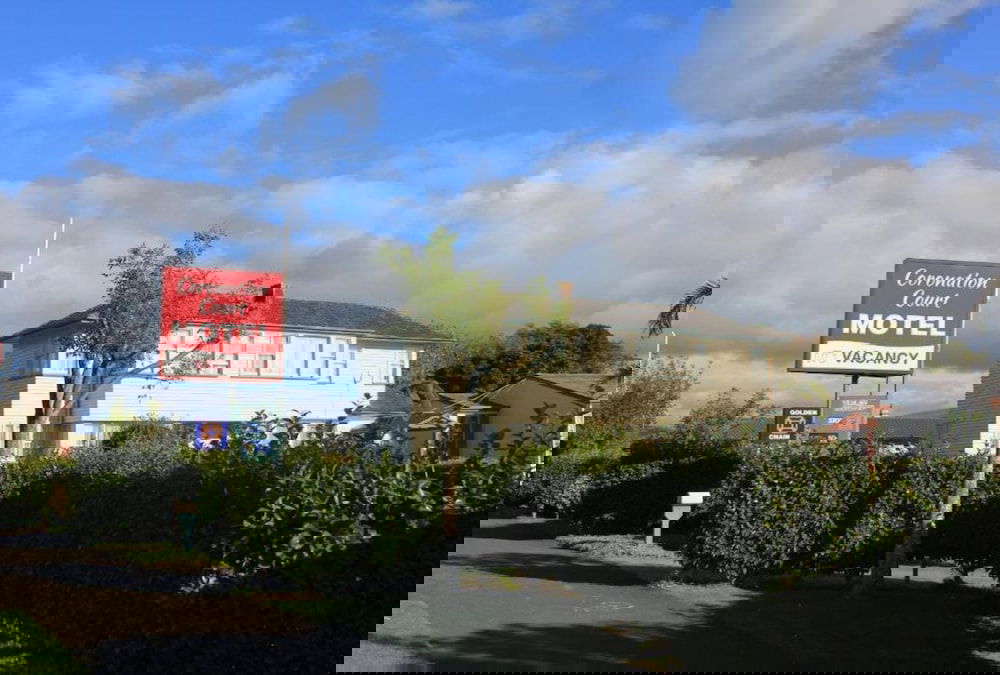 Hotel Coronation Court Motel