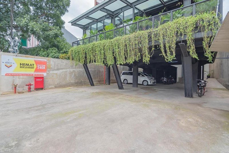 Hotel Reddoorz Premium @ Hotel Hebat