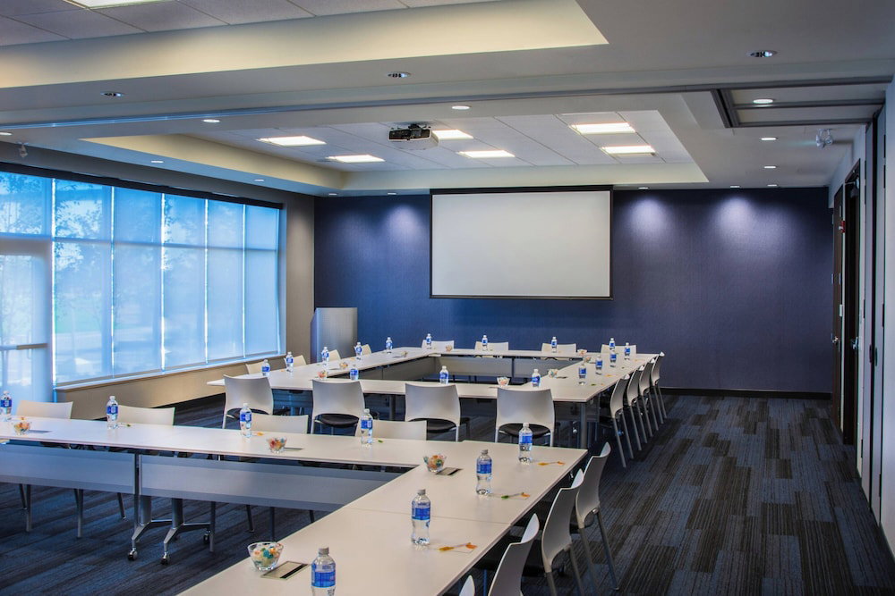 Hotel Courtyard By Marriott Winnipeg Airport