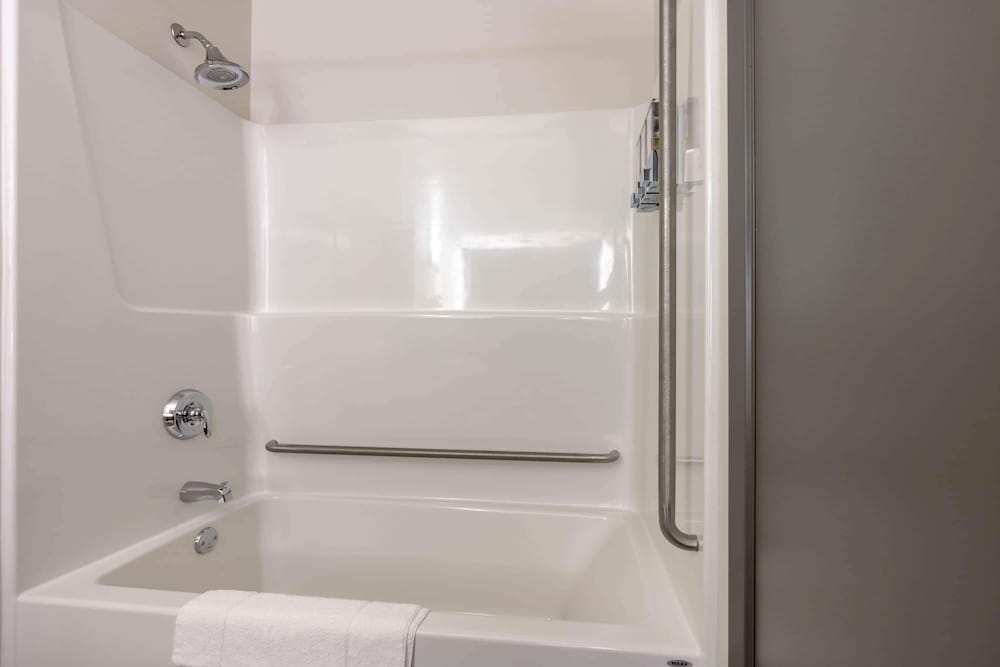 Hotel Super 8 By Wyndham Winnipeg East Mb