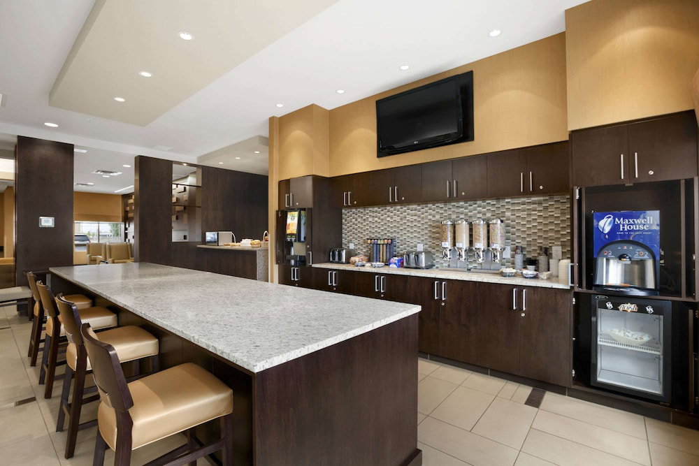 Hotel Days Inn & Suites By Wyndham Winnipeg Airport Manitoba