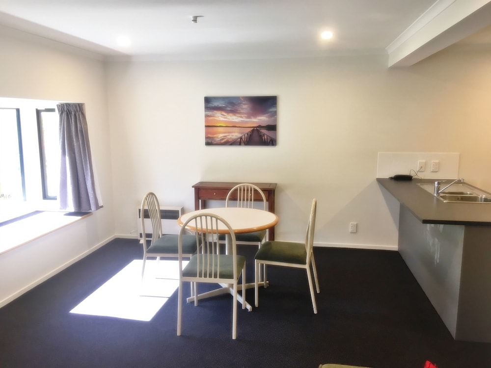 Hotel Woodlands Motels And Apartments