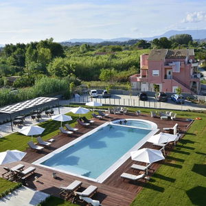 Hotel V Luxury Suites cazare Perama