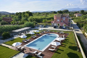 Hotel V Luxury Suites cazare Perama