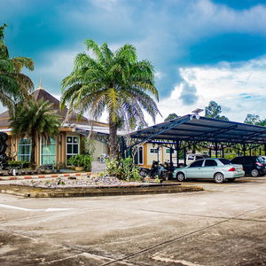 Hotel Saline Hot Spring Resort cazare Khlong Thom