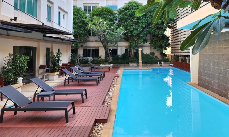 Hotel Avion Village