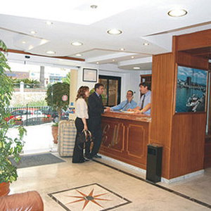 Sejur Apartamentos Mediterráneo vacanta Marbella