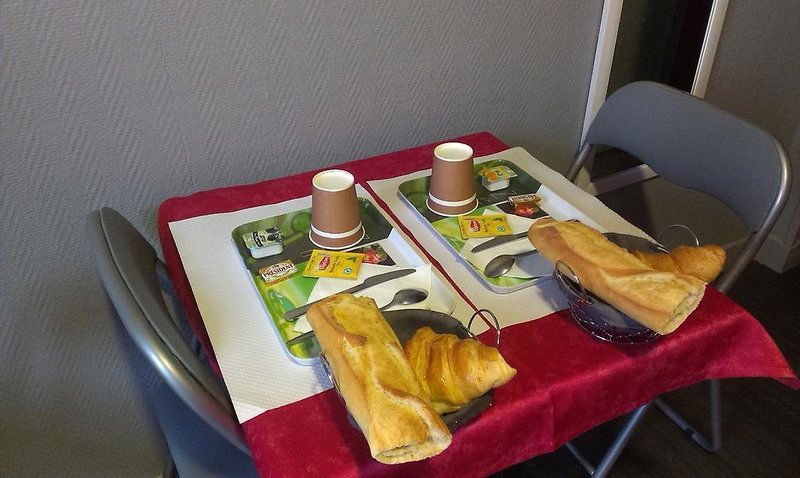 Hotel Hipotel Paris Gambetta République