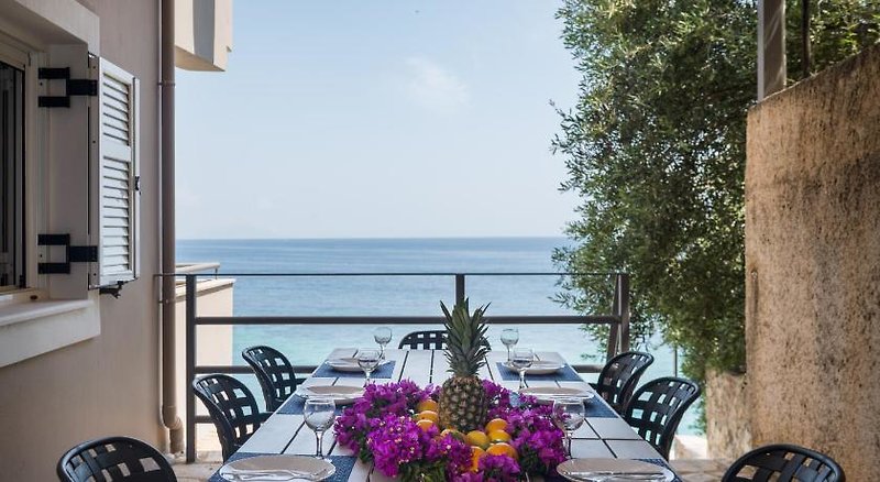 Glyfa Beach Villas