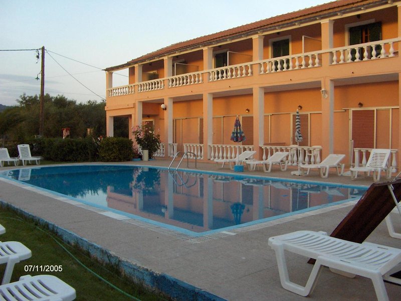 Hotel Elena Pool Apartments