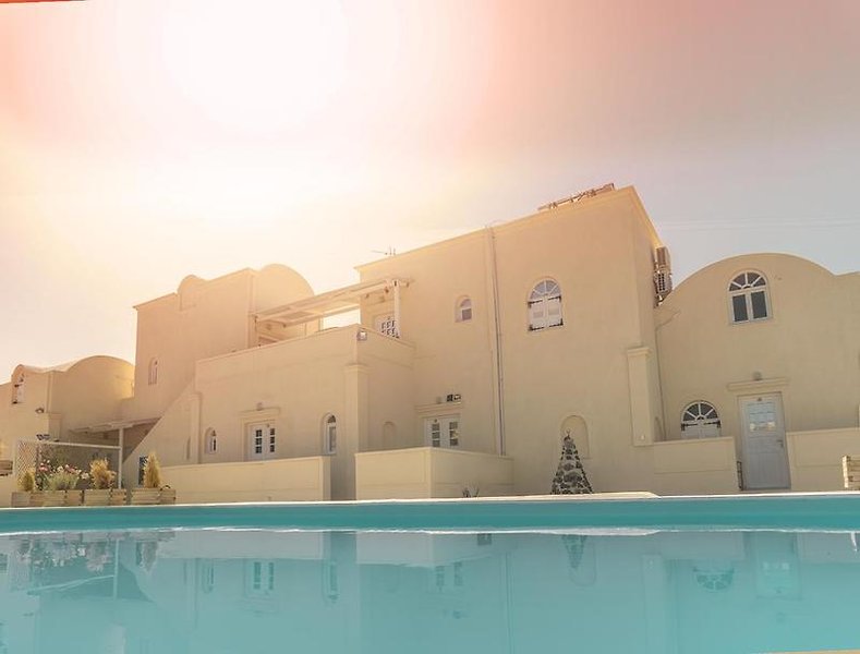 Hotel Leon Santorini