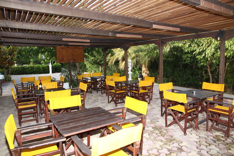 Enorme Armonia Beach Resort