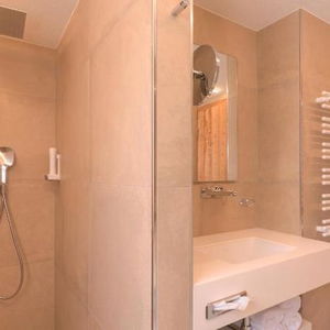 Hotel Arlberglife Ferienresort cazare Pettneu