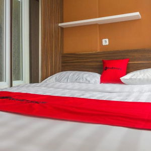 Sejur Reddoorz Apartment @ Jarrdin Cihampelas vacanta Bandung