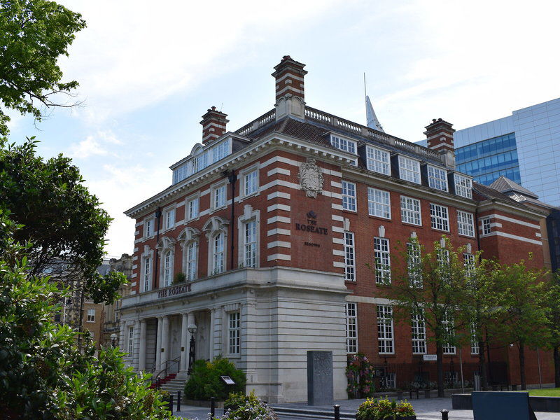 Hotel The Roseate Reading