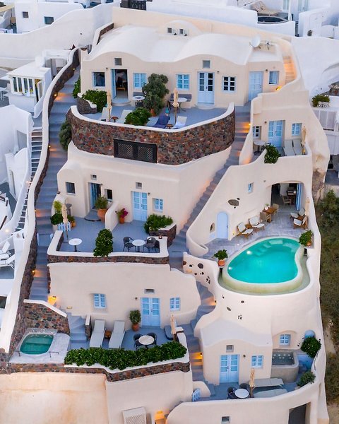 Pezoules Of Oia