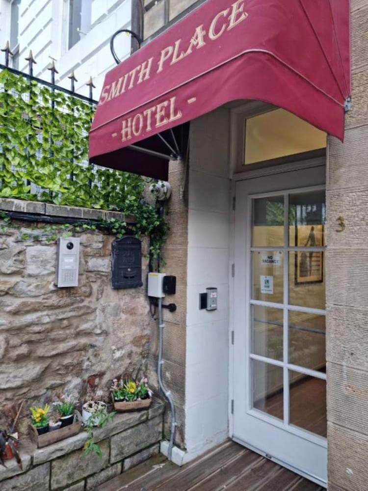 Smith Place Hotel
