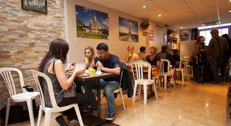 Bastille Hostel