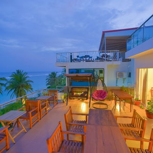Hotel Hathaa Beach Maldives cazare Hulhumale