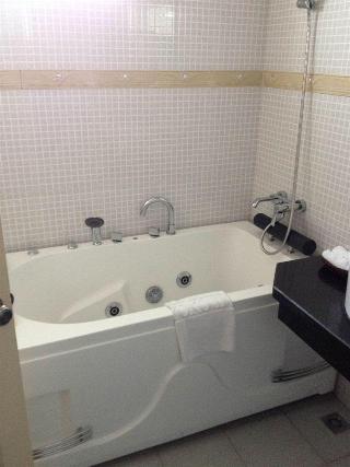 Classic Hoang Long Hotel