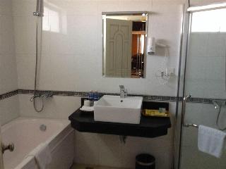 Classic Hoang Long Hotel