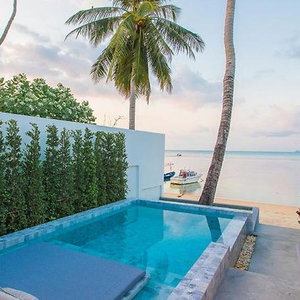 Hotel White Whale Beachfront Pool Villa cazare Ko Samui
