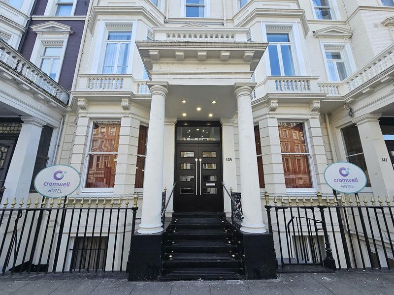 Hotel Cromwell International Hotel