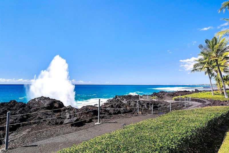 Hotel Kona Surf & Racquet Club