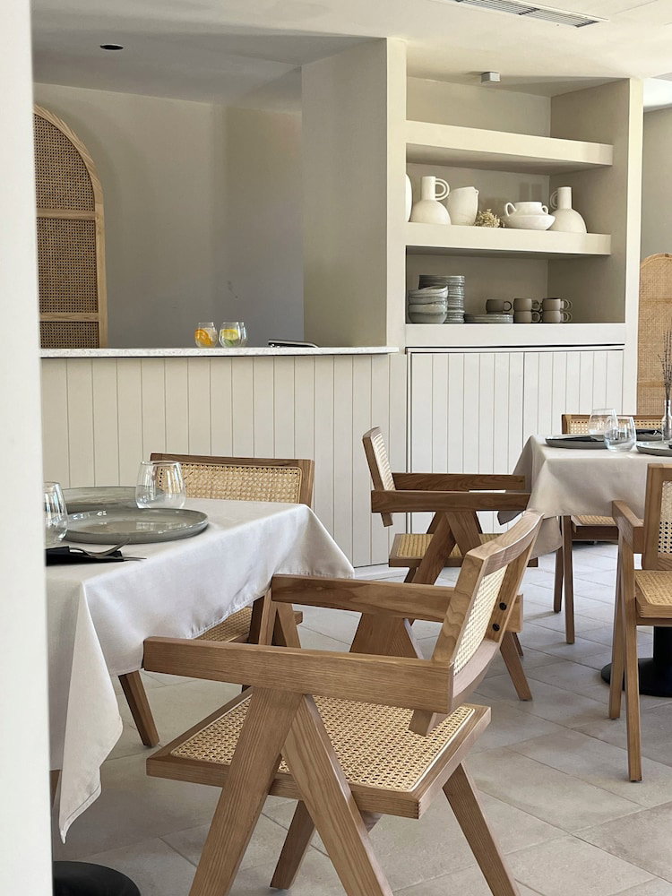 Thymises Boutique Hotel