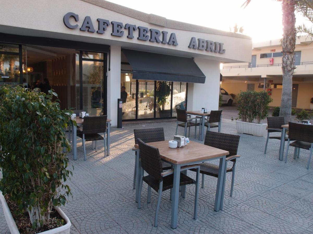 Abril