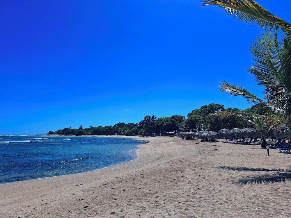 Hotel Sun & Sea - Costambar Beachside Apartment With Pool