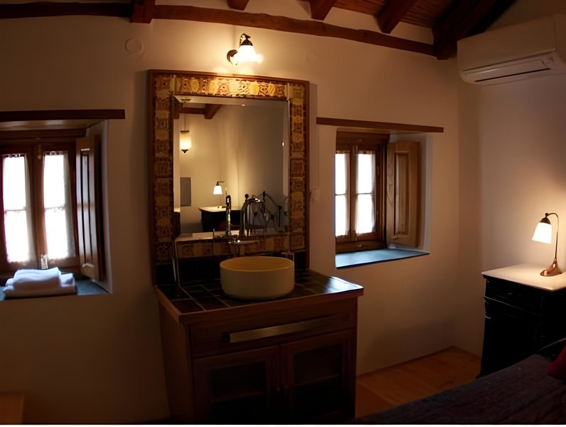 Malvasia Traditional Hotel