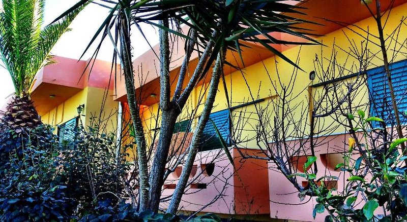 Chrissas Beach Apartments Hotel Rooms & Apartments