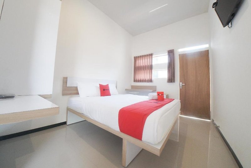 Hotel Reddoorz Syariah Near Transmart Mx Malang