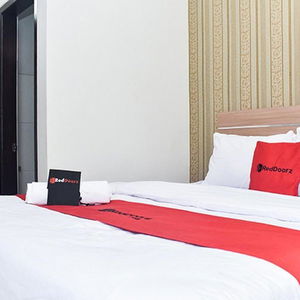 Hotel Reddoorz Plus Near Malang Town Square cazare Malang