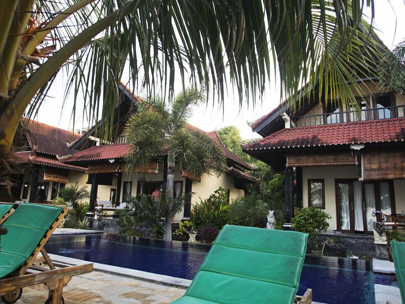 Hotel Tradisi Beach Front Villas