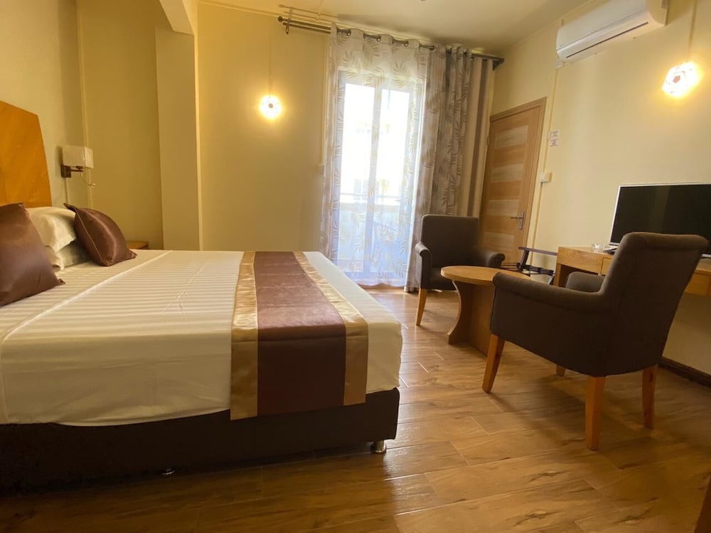 The Monalysa Suites And Residence