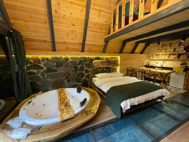 Hotel Waterfall Bungalov