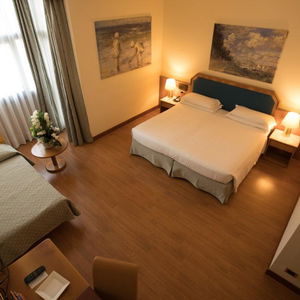 Sejur Ih Hotels Milano Eur - Trezzano Sul Naviglio vacanta Milan