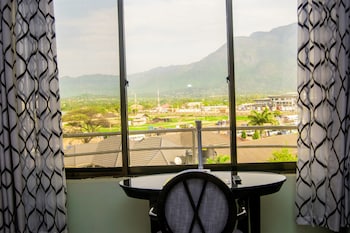 Flomi Hotel