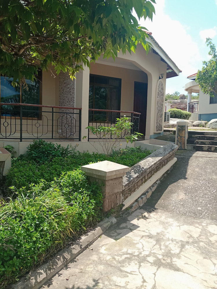 The Lahe Hotels