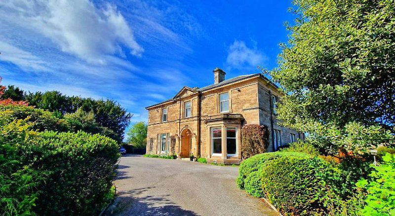 Hotel The Pines Guest House