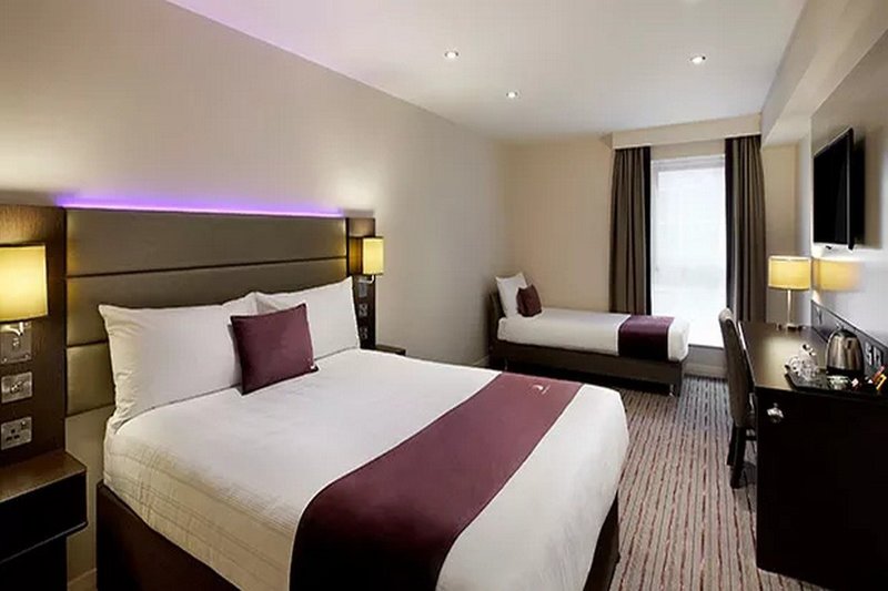 Premier Inn Glasgow Stepps M80, J3