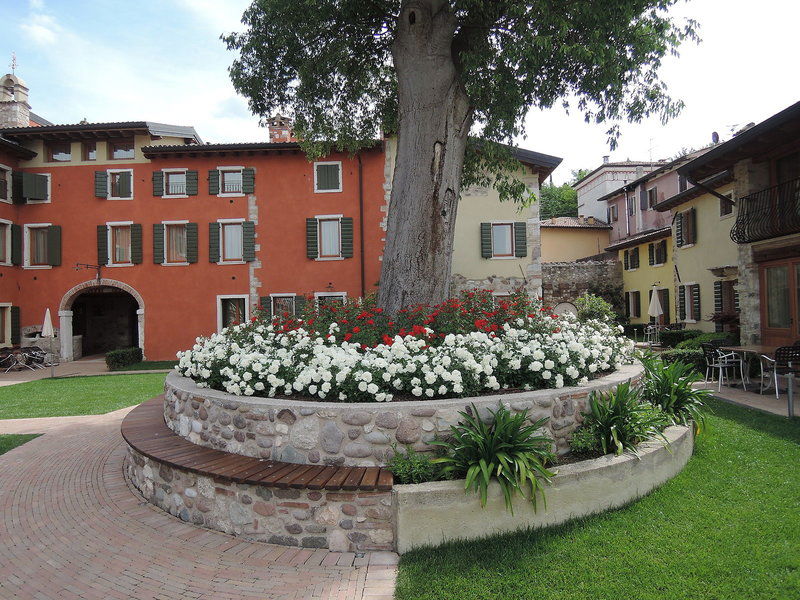 Hotel Residence Borgo Mondragon