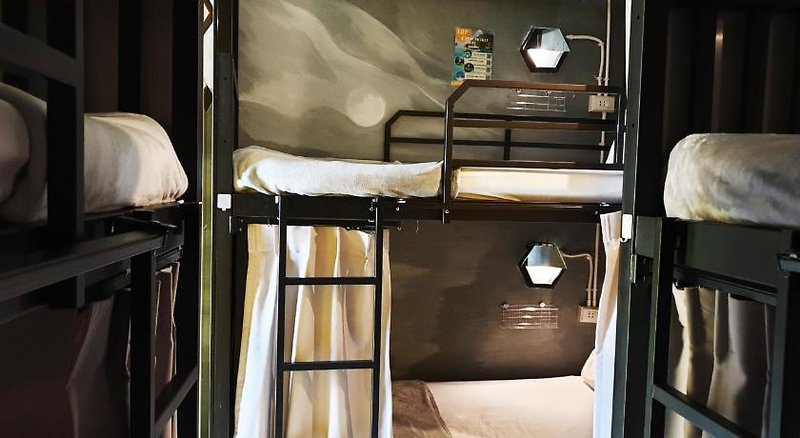 Beehive Phuket Old Town - Hostel