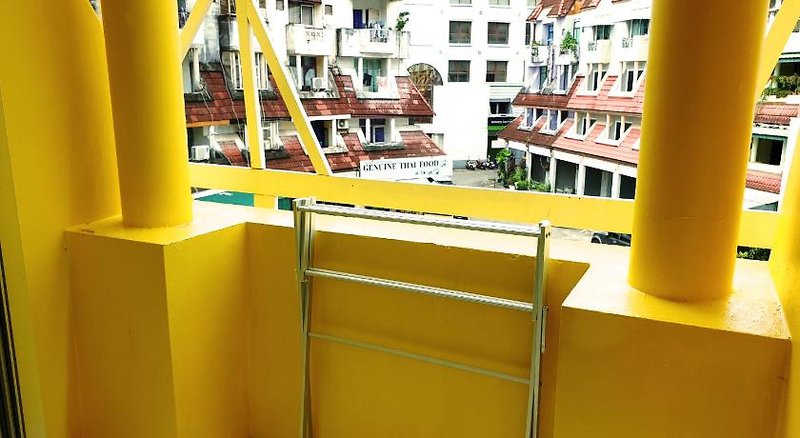 Beehive Phuket Old Town - Hostel