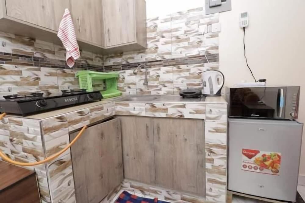 Hotel Lux Suites Ganjoni Studio Apartment