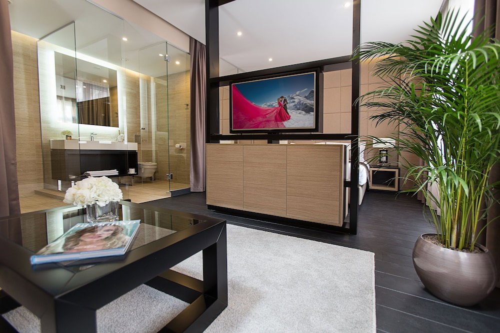 Hotel Dominic & Smart Luxury Suites Republic Square