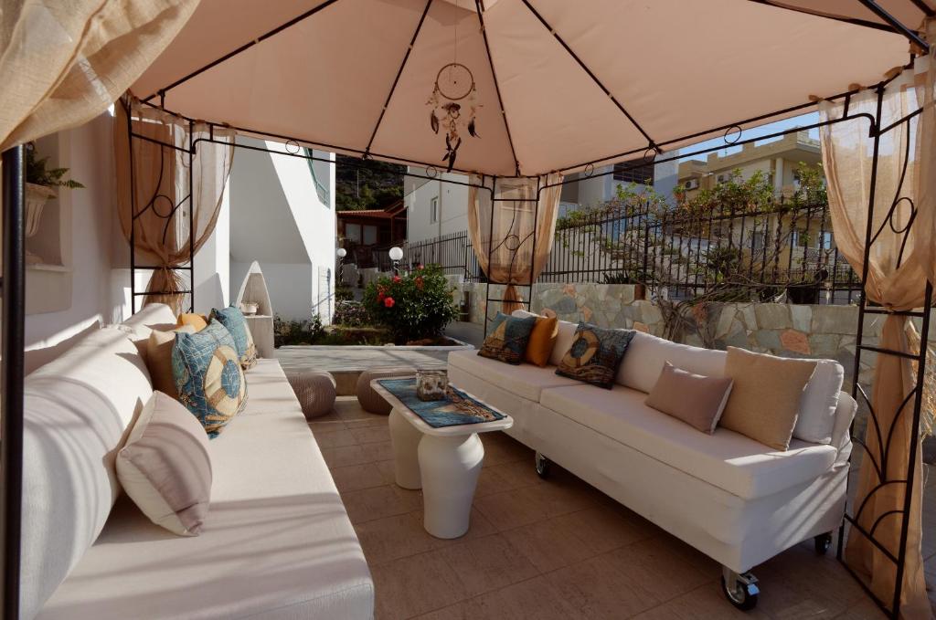 Aglaia Studios & Apts