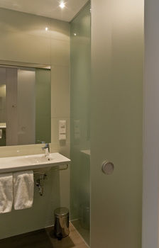 Hotel Super 8 By Wyndham Munich City West